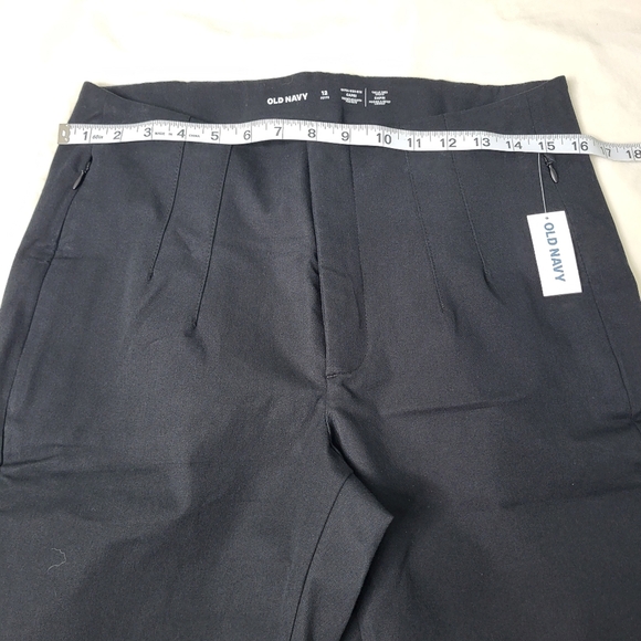 Old Navy Extra High Rise Polished Pixi Capris Pants. Black. Size 12 Petite - Picture 10 of 11